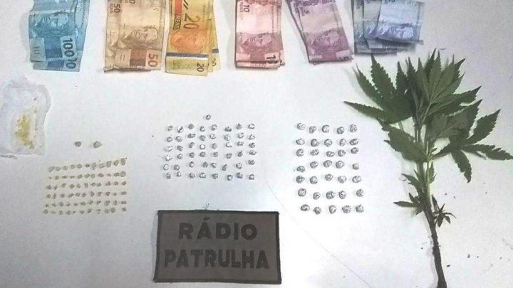 DENÚNCIA DE SUSPEITA DE FURTO TERMINA COM TRÊS DETIDOS POR TRÁFICO NO PASSO DOS FORTES