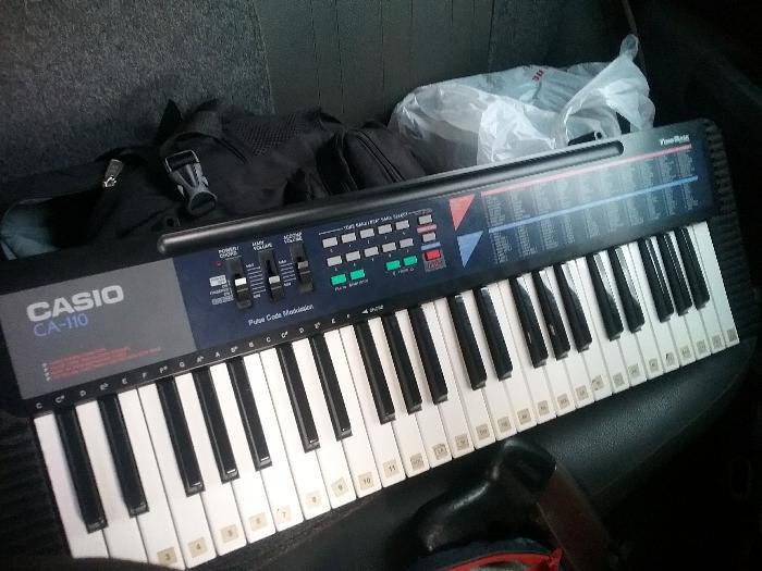 Polícia procura dono de teclado produto de furto no Centro de Chapecó