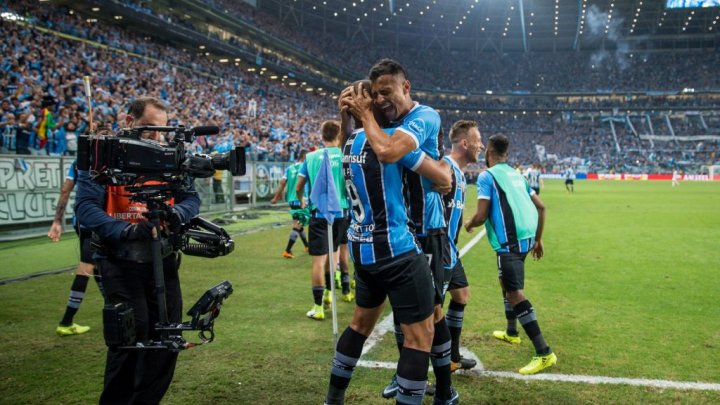 Grêmio vence o Lanús no primeiro jogo da final da Libertadores