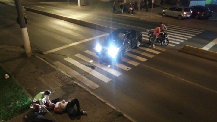 ACIDENTE ENTRE CARRO E MOTO É REGISTRADO NA NOITE DESTA SEGUNDA-FEIRA (20)