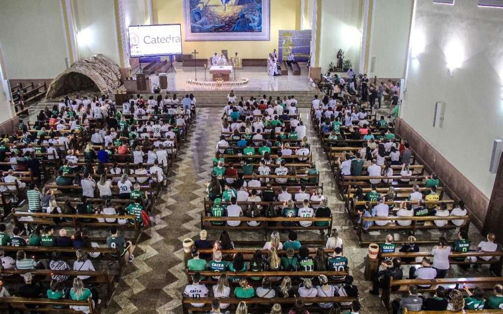 Missa em homenagem às vítimas do acidente aéreo será realizada no fim da tarde de hoje