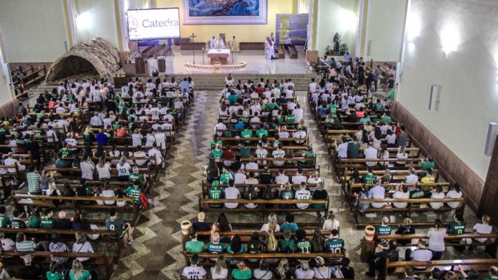 Missa em homenagem às vítimas do acidente aéreo será realizada no fim da tarde de hoje
