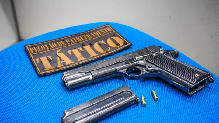 PPT: Homem é preso com pistola em Chapecó
