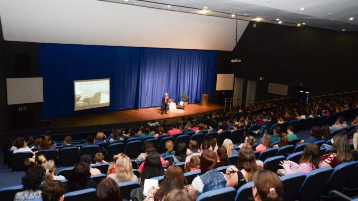 Palestra reúne pais e professores da Rede Municipal em Chapecó