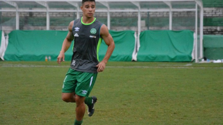 Sem Arthur Caíke, Kleina deve optar pelo 4-5-1, com João Pedro no meio-campo