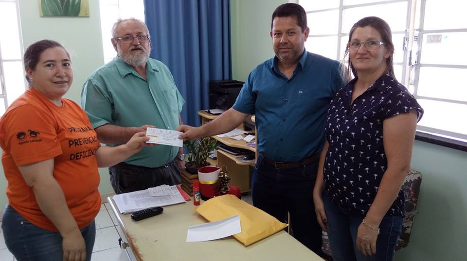Ato humano: Vereador, líder sindical, doa salário do mês para a APAE de Quilombo