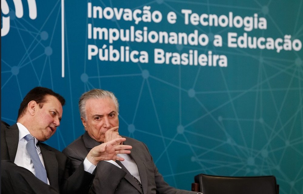 Governo lança programa para levar internet a escolas públicas