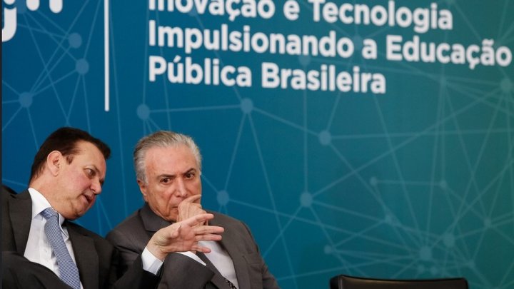 Governo lança programa para levar internet a escolas públicas