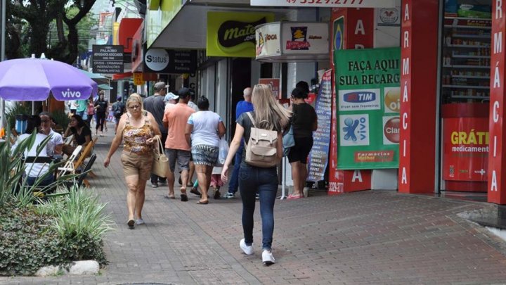Sábado D: Comércio de Chapecó atende em horário especial