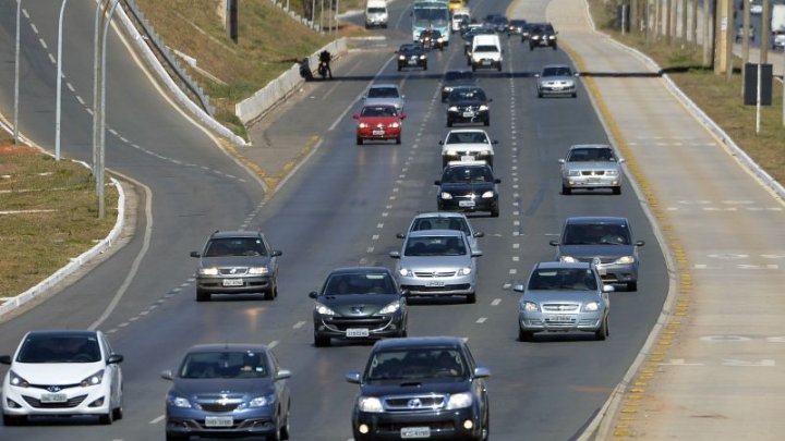 Câmara aprova anistia de 45 dias a motoristas que dirigiram com faróis apagados