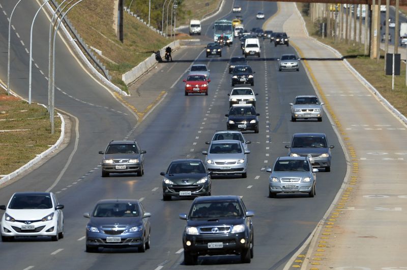 Câmara aprova anistia de 45 dias a motoristas que dirigiram com faróis apagados