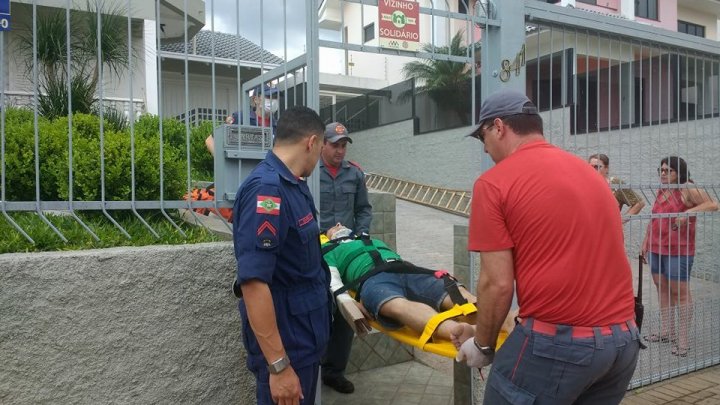 Homem fica ferido após cair de escada em Xanxerê