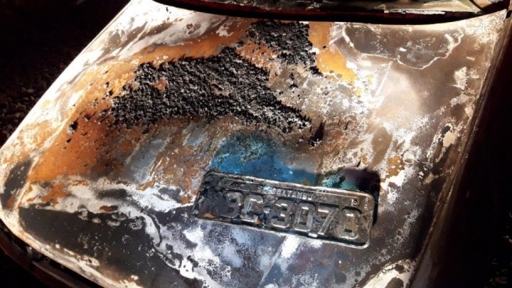 Carro com registro de furto é encontrado totalmente queimado no interior de Chapecó