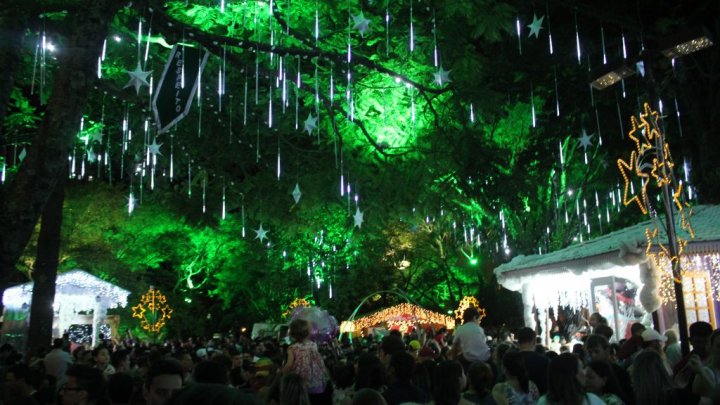 Milhares de pessoas participam da abertura do “Natal da Família” em Chapecó