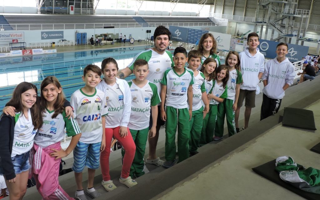 Natação de Chapecó conquista 12 medalhas no Campeonato Catarinense