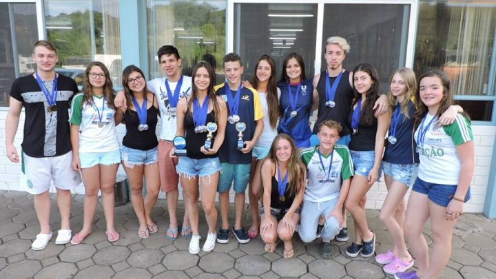 Natação de Chapecó conquista 36 medalhas em duas competições estaduais