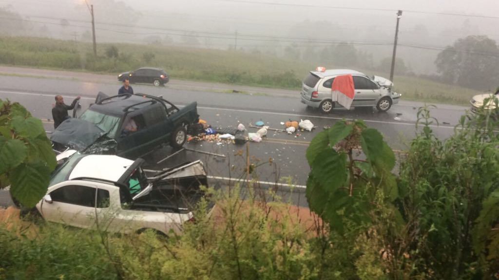 Acidente grave na BR 282 em Cordilheira Alta deixa um morto e vários feridos