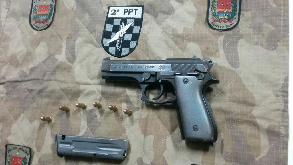 Mulher é presa por porte ilegal de arma de fogo no Palmital