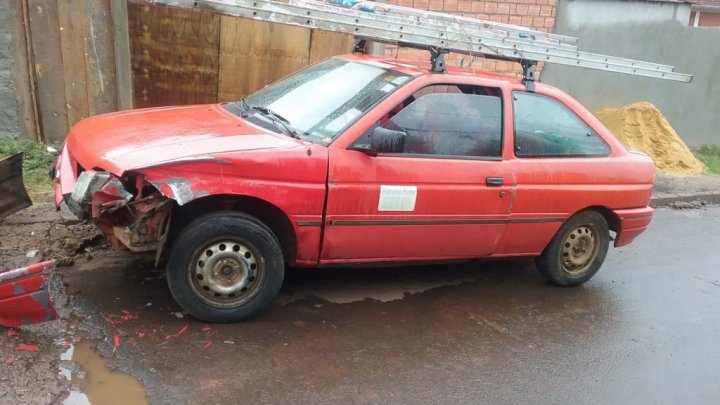 APÓS FUGIR DE ACIDENTE MOTORISTA SEM CNH E CARONA QUE PORTAVA DROGA FORAM DETIDOS