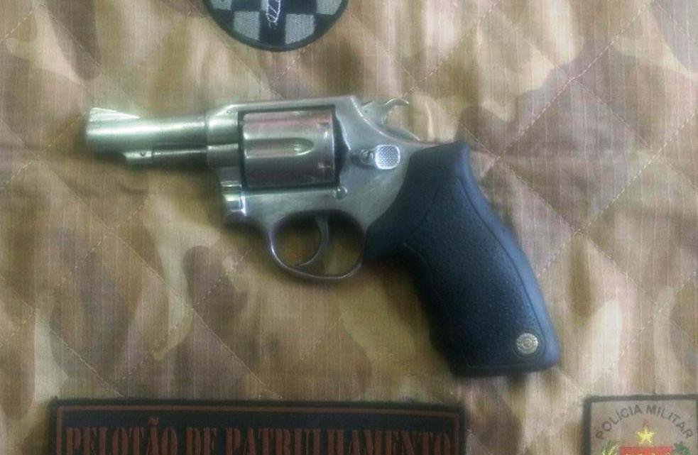 PM APREENDE ARMA DE FOGO ILEGAL NO SANTO ANTÔNIO