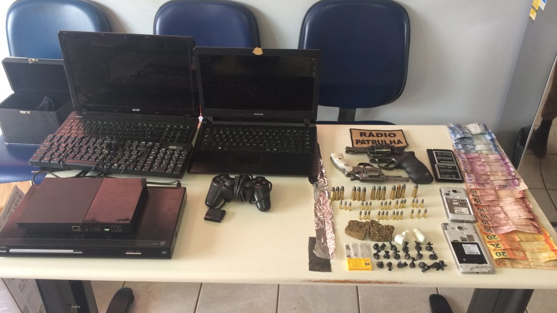 Radio patrulha prende homem com armas e drogas em Chapecó