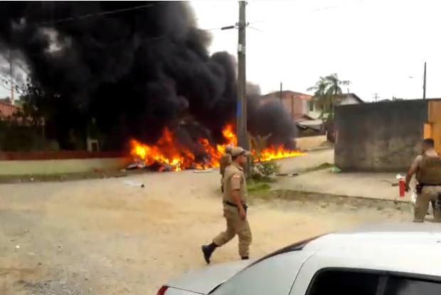 Três pessoas morrem após queda de helicóptero em Joinville