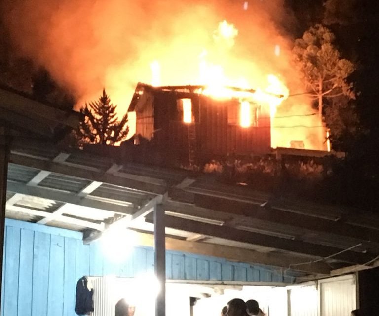 Incêndio destrói três residências no bairro Líder – Vídeos