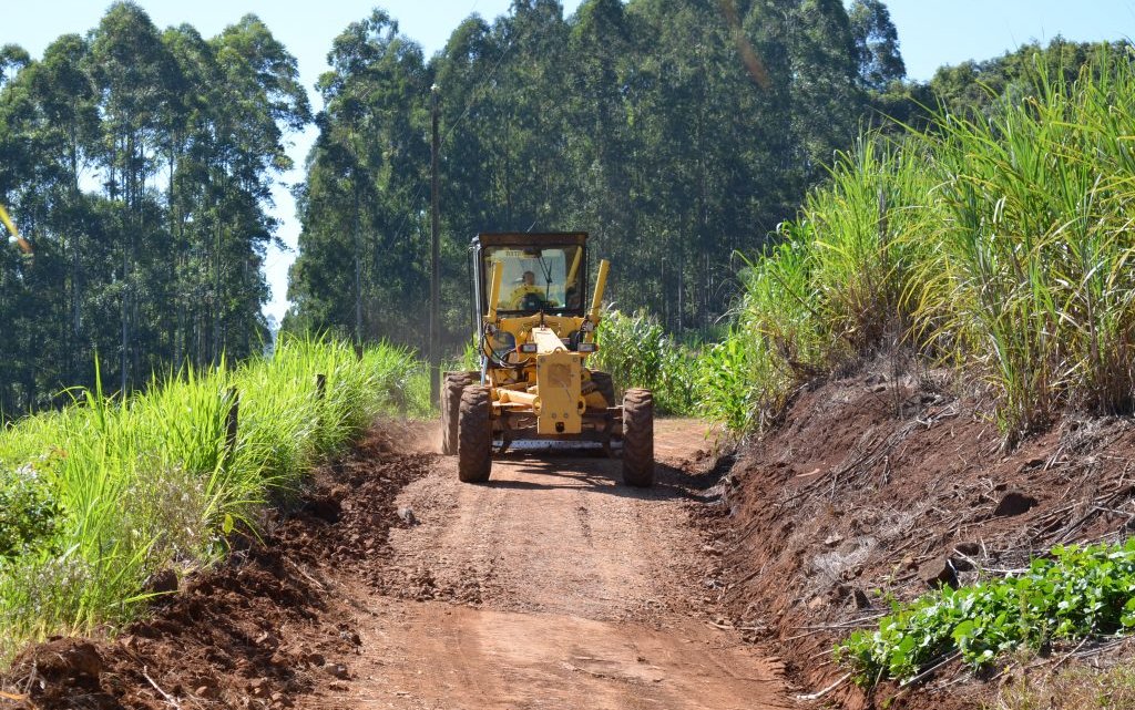 Prefeitura faz cronograma de melhorias nas estradas do interior