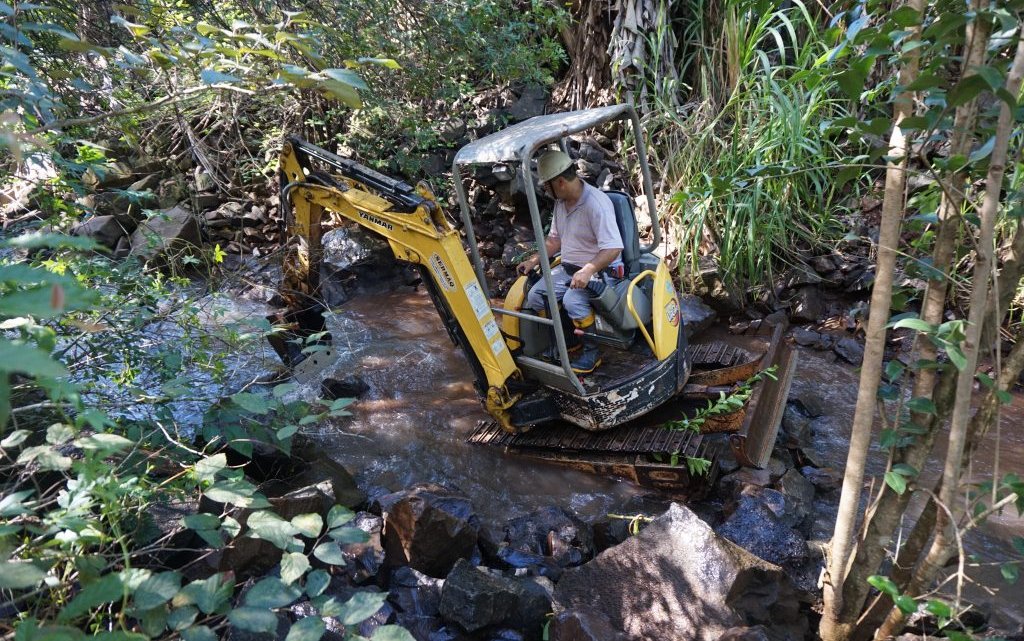Prefeitura inicia os trabalhos de limpeza em riachos e córregos de Chapecó