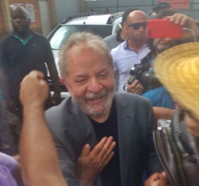 Confrontos marcam o ato do ex-presidente Lula em Chapecó