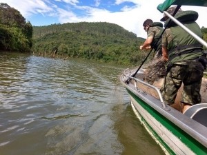 Polícia Ambiental apreende 4 mil metros de rede no Rio Uruguai