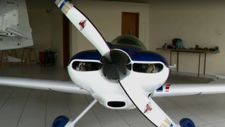 Mecânico que vive em SC constrói aeronave com motor de Fusca