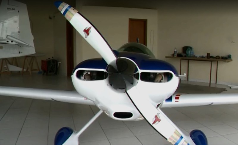 Mecânico que vive em SC constrói aeronave com motor de Fusca