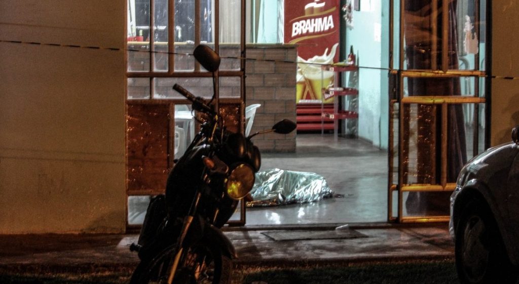 Homem morre espancado durante assalto em Chapecó