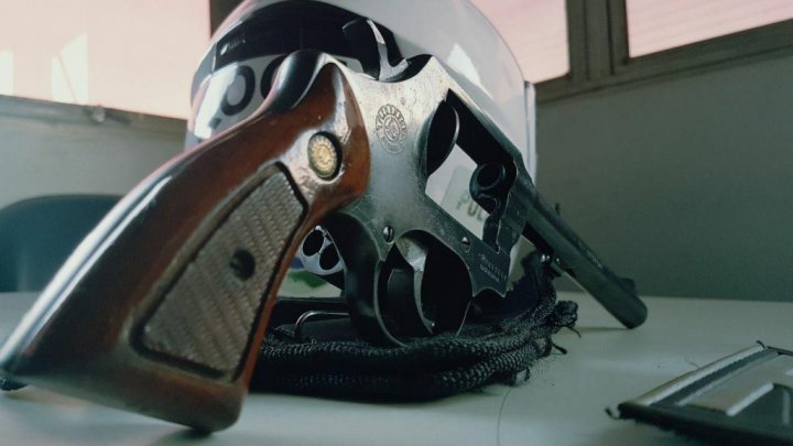 PRISÃO DE HOMEM POR POSSE ILEGAL DE DUAS ARMAS NA EFAPI
