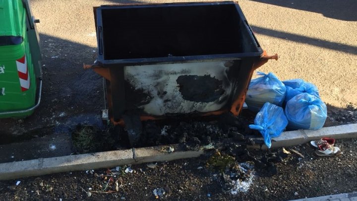 JOVEM É FLAGRADO POR CÂMERA INCENDIANDO LIXEIRA NO BELA VISTA – VÍDEO