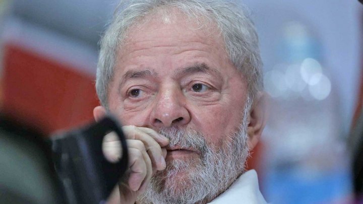 Moro determina prisão de Lula para cumprir pena