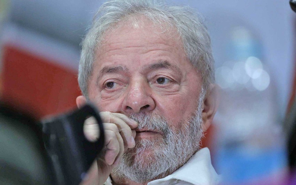 Moro determina prisão de Lula para cumprir pena