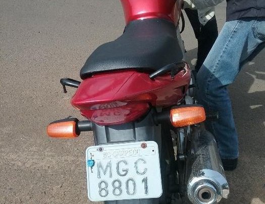 MOTO É RECUPERADA PELA PM NO BAIRRO SÃO PEDRO