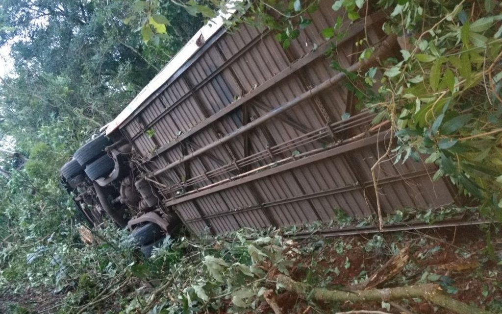 Acidente com ônibus deixa um morto e vários feridos