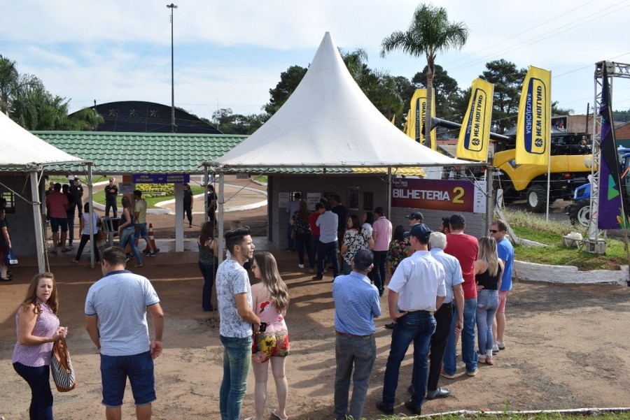 Público da ExpoFemi pode deixar o Parque de Exposições e retornar sem pagar novamente