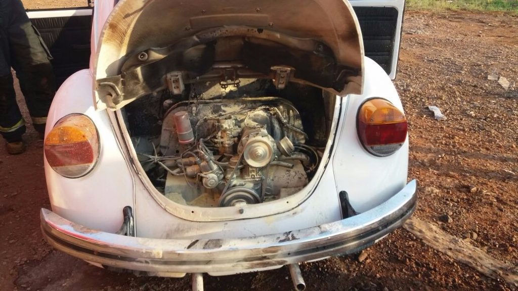 FUSCA PEGA FOGO NA SC 283 EM SÃO CARLOS