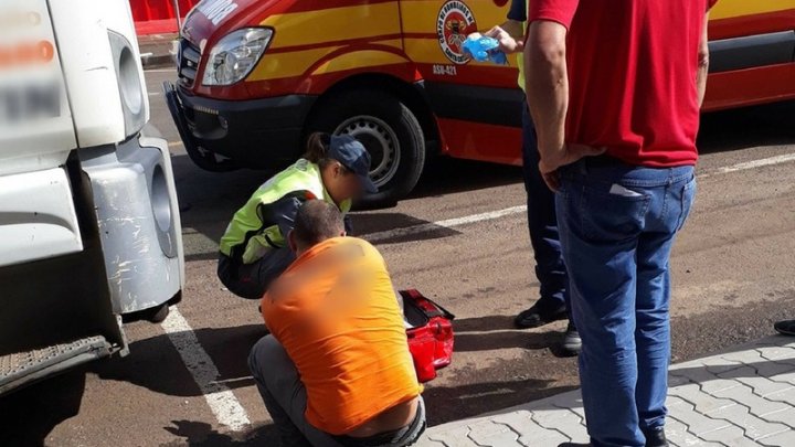 Homem descendo do caminhão no Centro de Xaxim enrosca aliança e fica sem o dedo