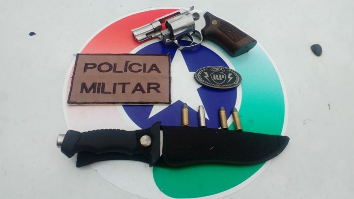 Rádio patrulha prende casal com arma de fogo em Chapecó