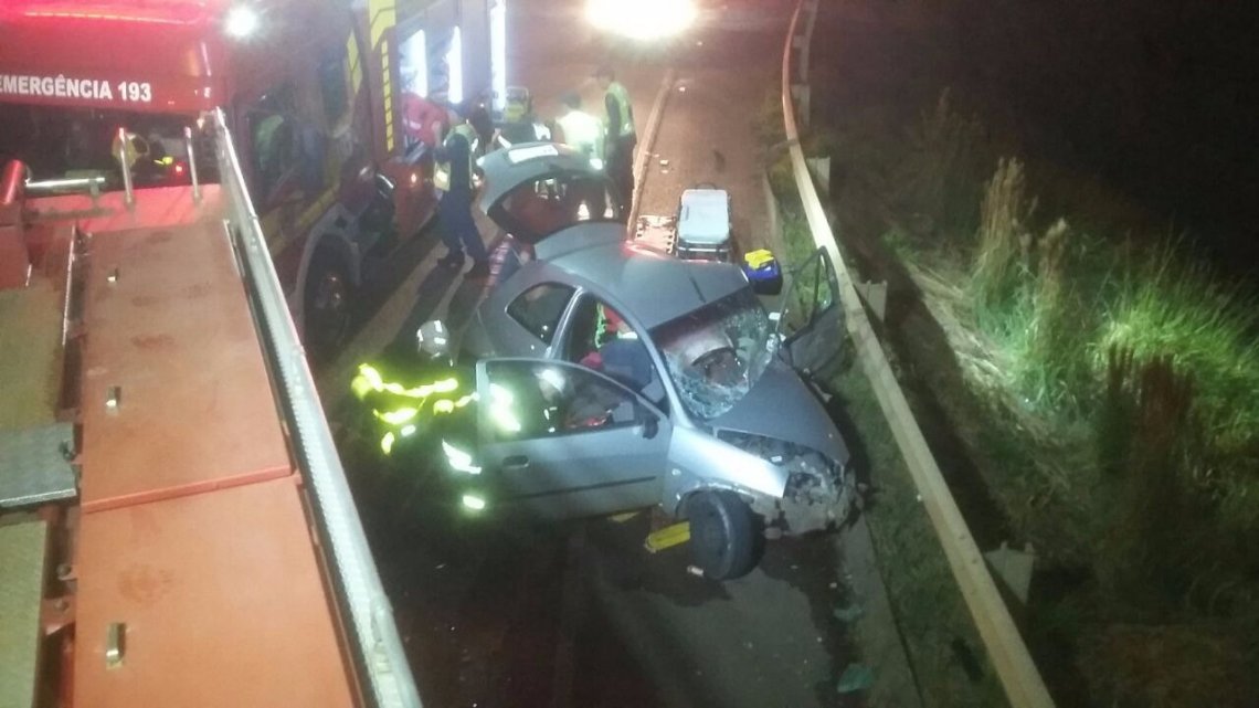 Colisão entre carro e caminhão deixa uma pessoa ferida em Chapecó