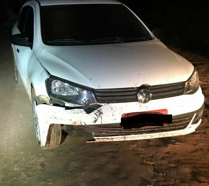 VEÍCULO É ENCONTRADO ABANDONADO NA LINHA CABECEIRA DA DIVISA