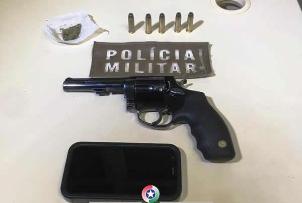 PM apreende dois adolescentes por porte ilegal de arma de fogo na Getúlio Vargas