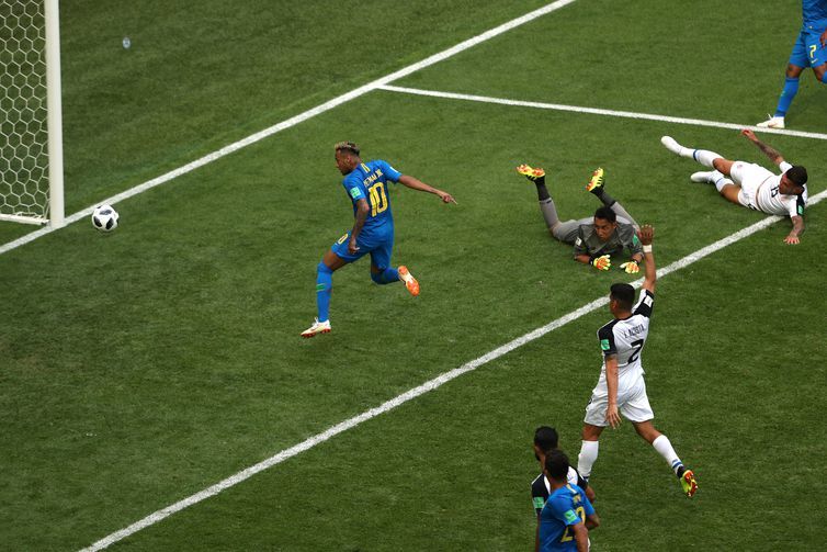 Seleção Brasileira sofre, mas vence a Costa Rica por 2 x 0