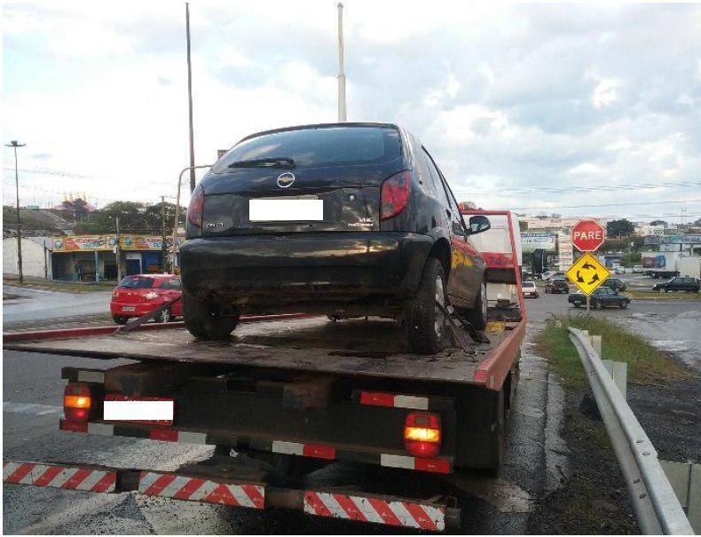 Bêbado é detido dirigindo em zigue-zague na Avenida Fernando Machado em Chapecó