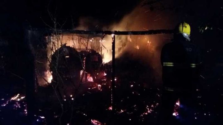 Depósito é destruído por incêndio em São Lourenço do Oeste